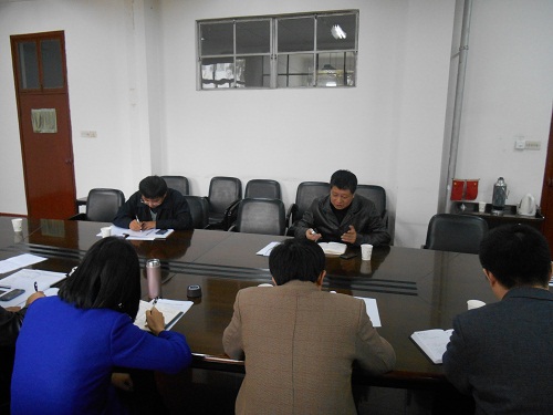 糖心vlog
党的群众路线教育实践活动领导班子专题民主生活会现场图片一.jpg